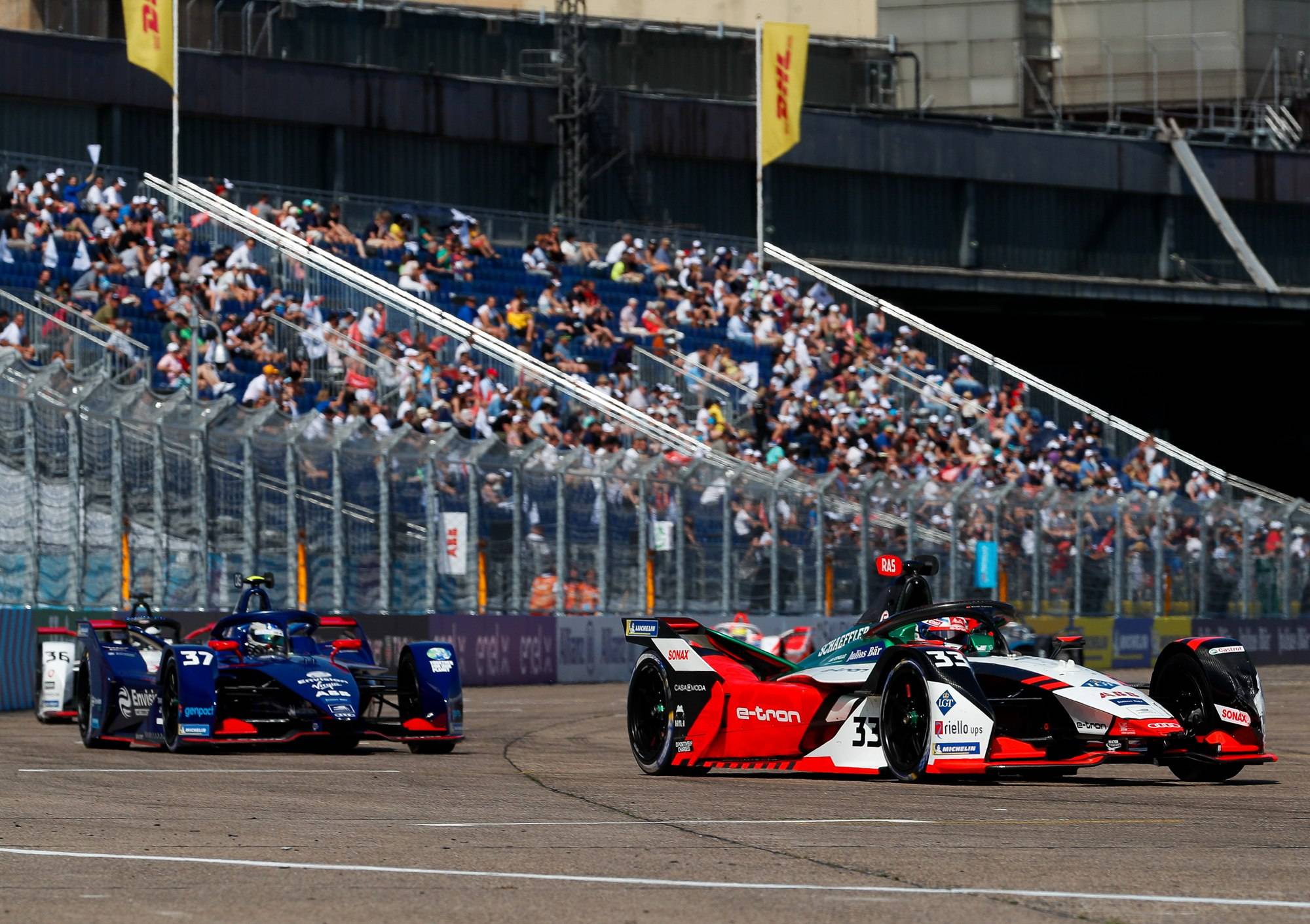 包含阿拉维斯主场告捷，豪取胜利的词条