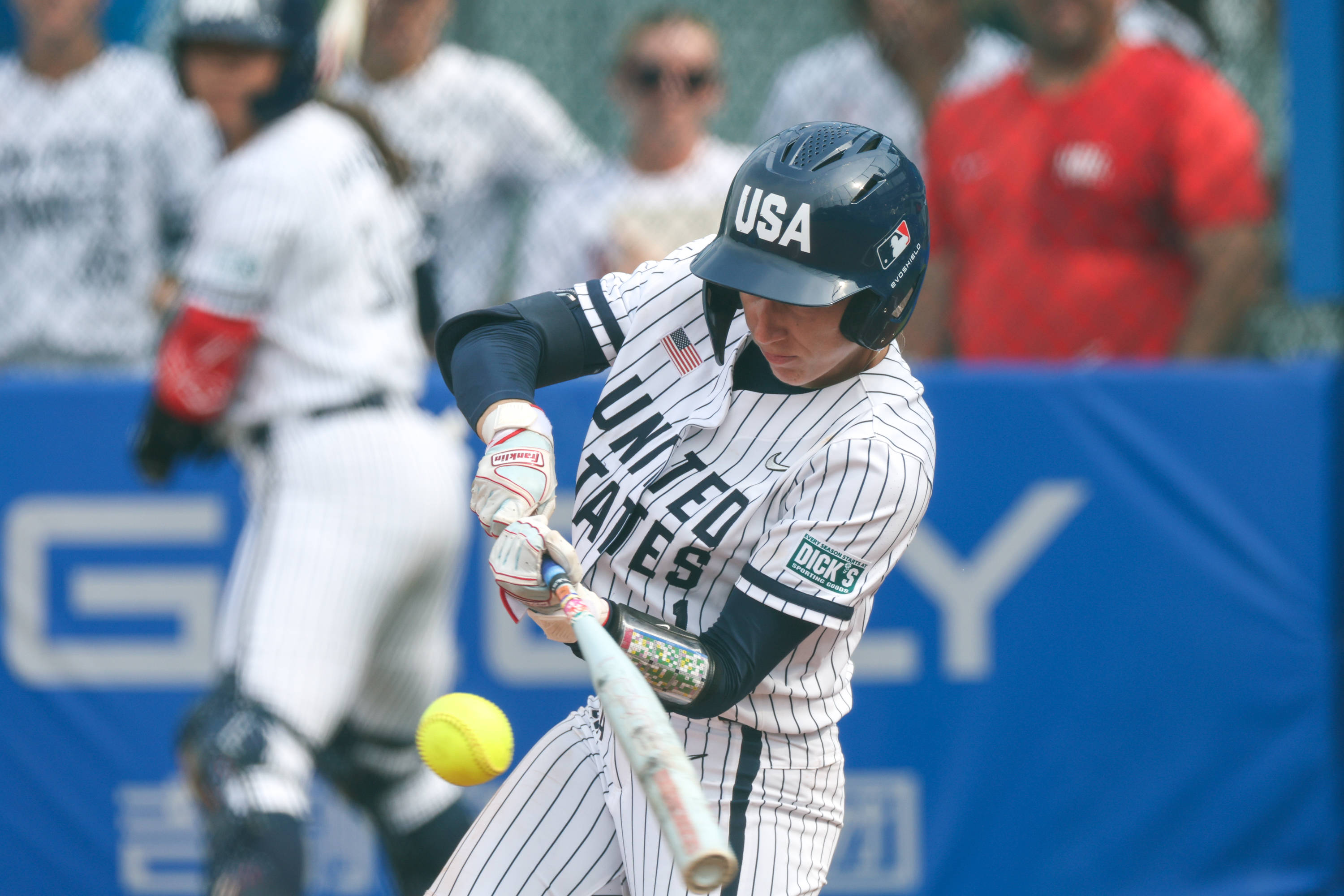 美国队稳操胜券，希腊选手突围女子撑杆跳跃决赛