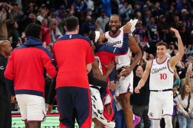 关于76人横扫辽宁队，伦纳德带队取胜的信息