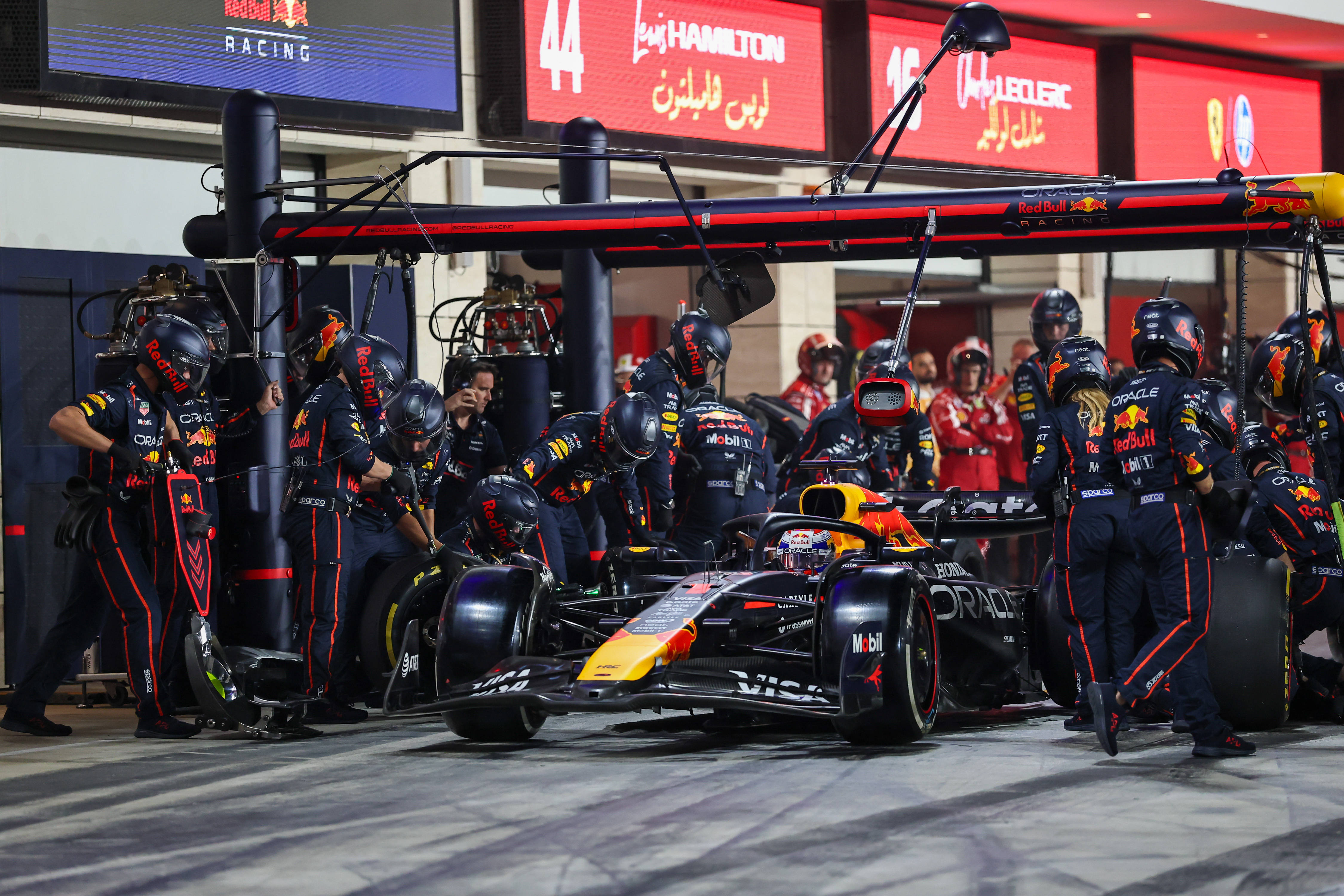 红牛车队轻取迈凯伦，维斯塔潘扛起全队的简单介绍