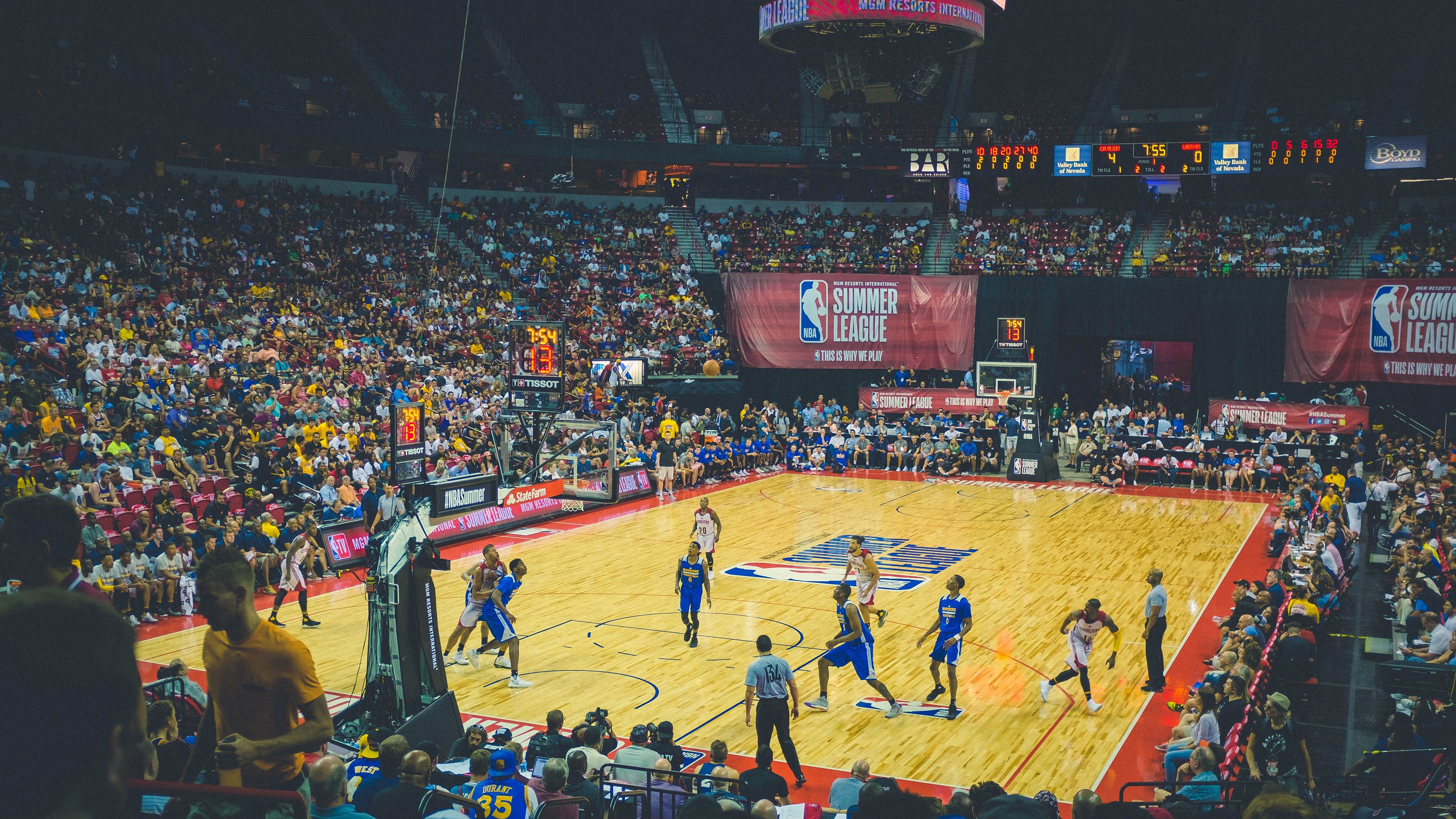 赛道新纪元，皮亚斯特里点燃赛场，梅赛德斯鏖战红牛二队