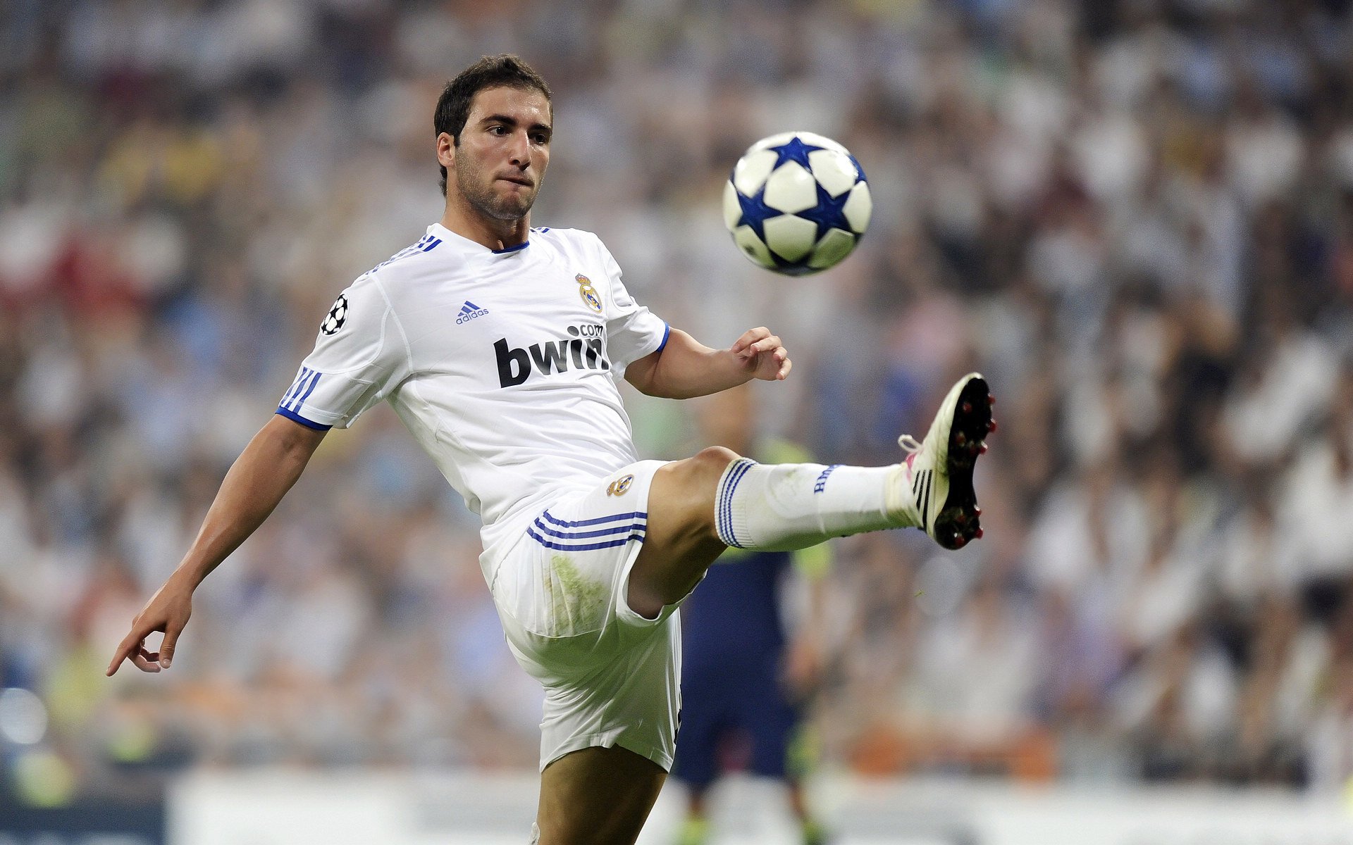 爱游戏-塞维利亚主场风暴，梅西统治之夜，马竞遭遇战术性碾压